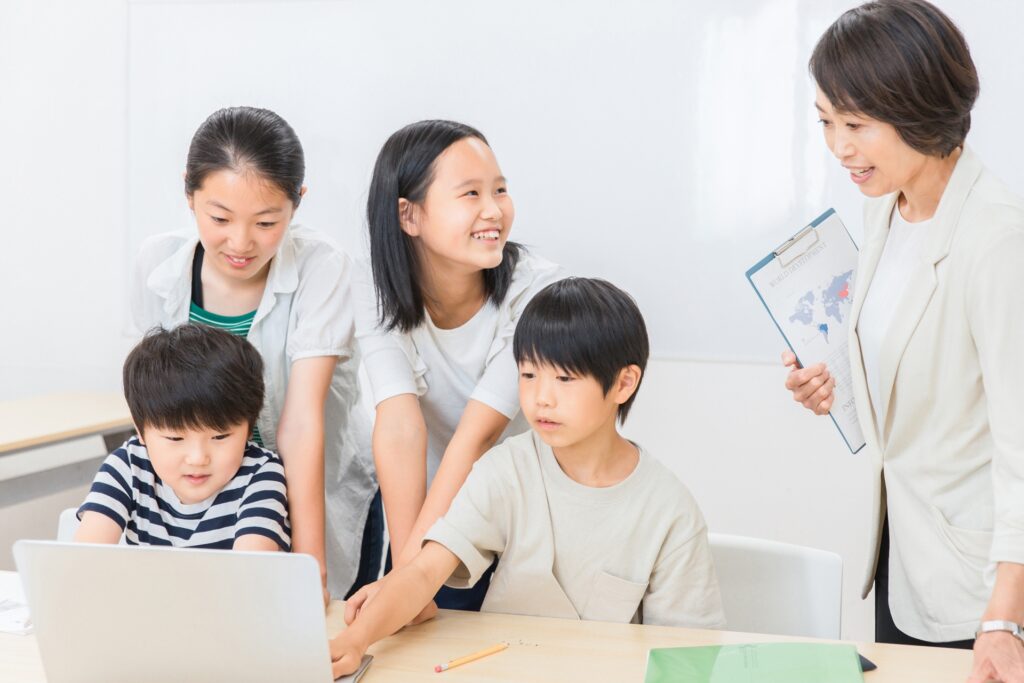 子供向けプログラミング教室の費用相場と選び方を徹底解説